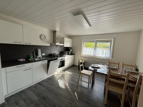 Kitchen or kitchenette, Dining area, pet friendly, stove