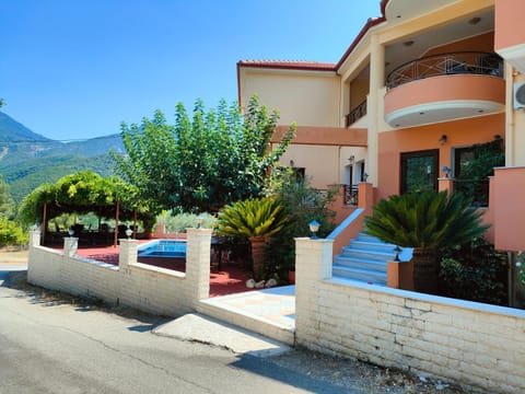 Property building, Swimming pool, Breakfast