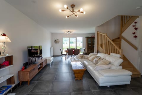 Le Doux Paradis - Maison 4 Chambres House in Doussard