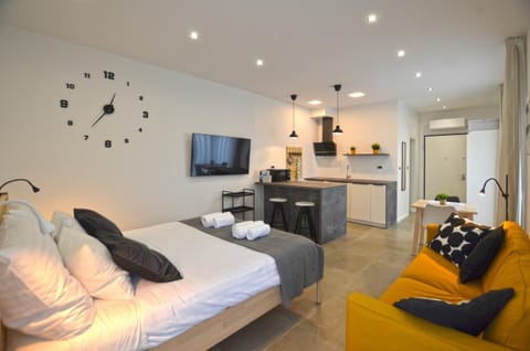TV and multimedia, Kitchen or kitchenette, Bedroom