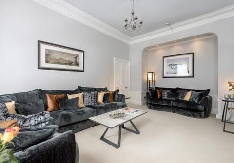 People, Activities, TV and multimedia, View (from property/room), Living room, Lounge or bar, Decorative detail, Seating area, Guests, Garden view, children, group of guests, Family