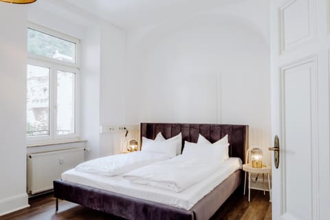 Bed, Photo of the whole room, Bedroom, internet