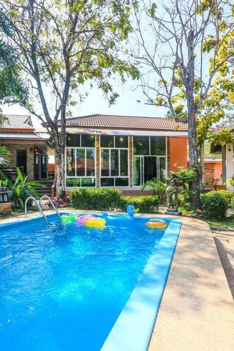 Property building, Spring, Day, Garden, Garden view, Pool view, Swimming pool, sunbed