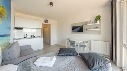 Bed, Photo of the whole room, Seating area, Bedroom