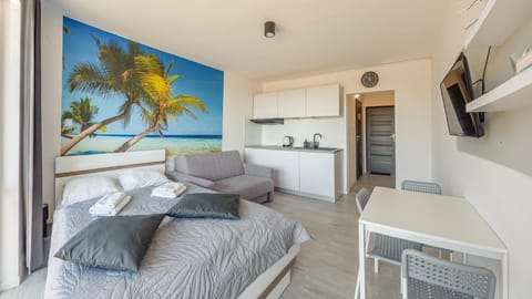 Bed, Photo of the whole room, Bedroom, oven