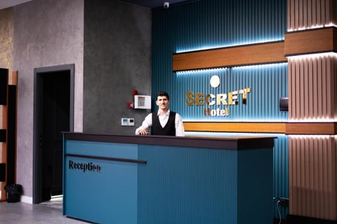 Staff, Lobby or reception, Logo/Certificate/Sign, Text overlay