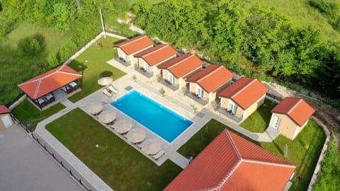 Property building, Bird's eye view, Pool view, Swimming pool, sunbed