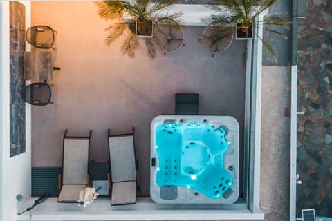 Patio, Day, Bird's eye view, Hot Tub, Balcony/Terrace, Seating area, Dining area, Evening entertainment, Pool view, Swimming pool, furniture, sunbed, sunbed