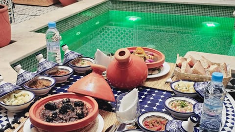 Food, Pool view, Swimming pool, Drinks