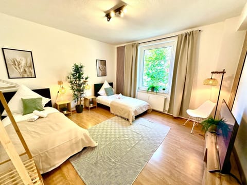 Communal lounge/ TV room, Bed, Bedroom