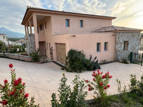 Property building, Facade/entrance, Garden