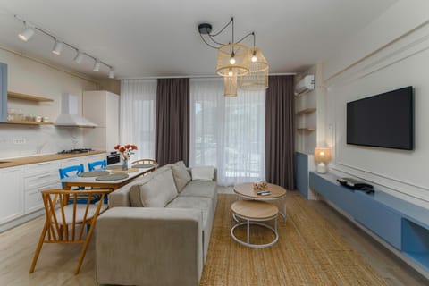 TV and multimedia, Kitchen or kitchenette, Living room, Dining area
