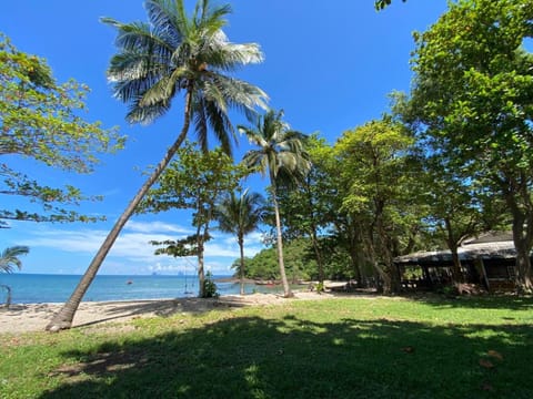 Property building, Restaurant/places to eat, Beach, Sea view