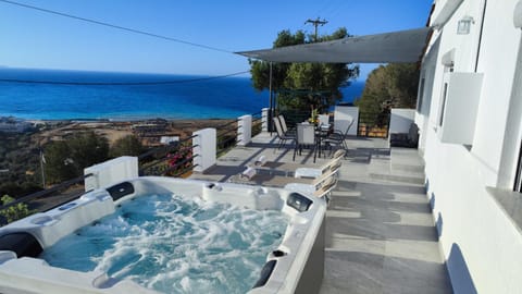 Patio, Day, Natural landscape, Hot Tub, View (from property/room), Balcony/Terrace, Pool view, Sea view, Swimming pool, sunbed