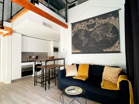 Property building, TV and multimedia, Kitchen or kitchenette, Living room, Seating area, Dining area