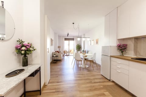 Kitchen or kitchenette, Living room, Lobby or reception