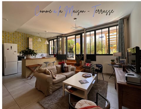 TV and multimedia, Kitchen or kitchenette, Living room, Dining area