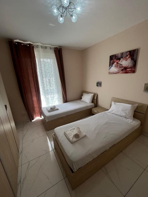 Mellieha large 4 Bedroom Apartment -sleeps 8 Prime Location- Beach 950m Apartment in Malta