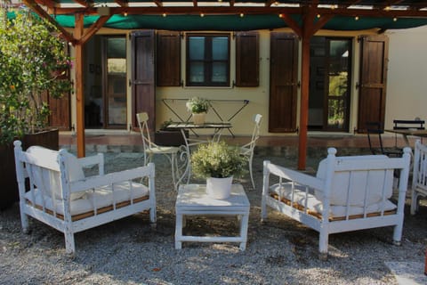 Patio, Garden, Seating area, Dining area, Garden view