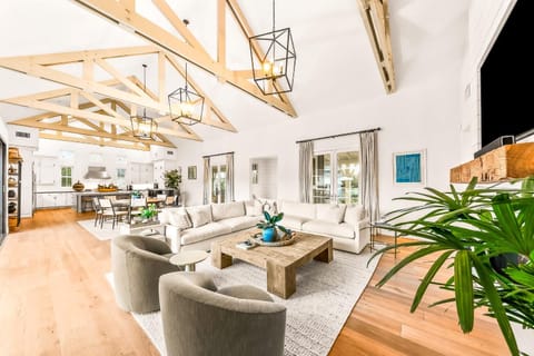 Surf and Style Chic Modern Farmhouse Guest Suite House in Cardiff