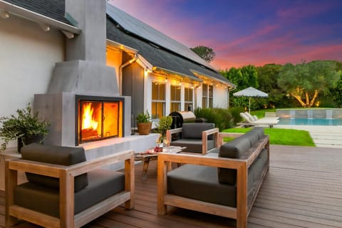 Surf and Style Chic Modern Farmhouse Guest Suite House in Cardiff