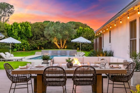 Surf and Style Chic Modern Farmhouse Guest Suite House in Cardiff