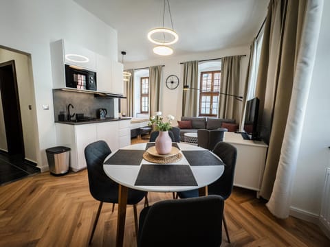 Kitchen or kitchenette, Living room, Seating area, Dining area