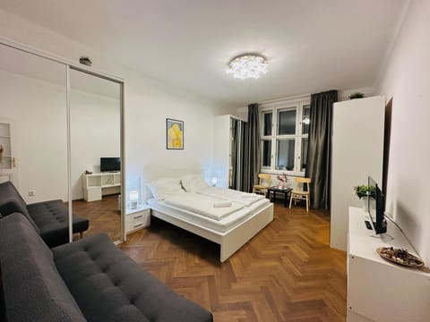 Photo of the whole room, Bedroom