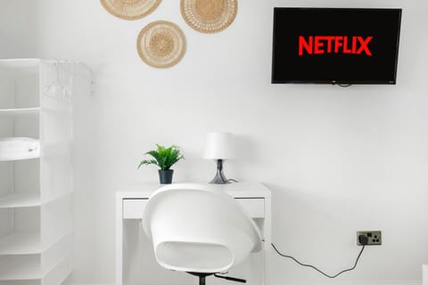 isimi luxurious 4 bed Modern House. Derby Apartment in Amber Valley