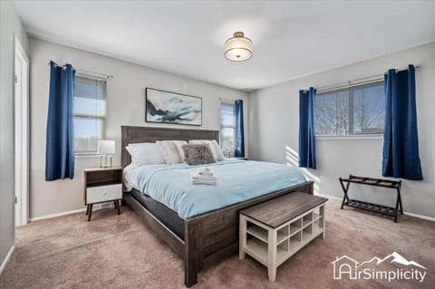 Spacious home w game room & firepit House in Arvada