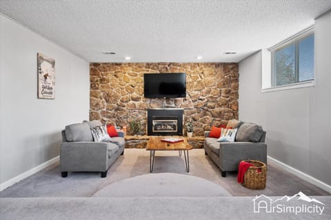 Spacious home w game room & firepit House in Arvada