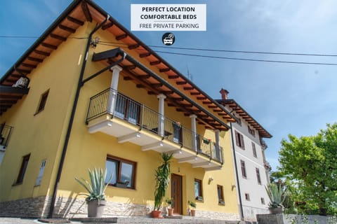 Property building, Day, Property logo or sign, Street view