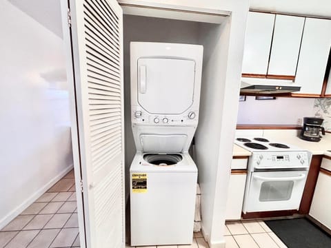 Ocean Views & 2 balconies! ks c4 - Sullivan House in Kapalua