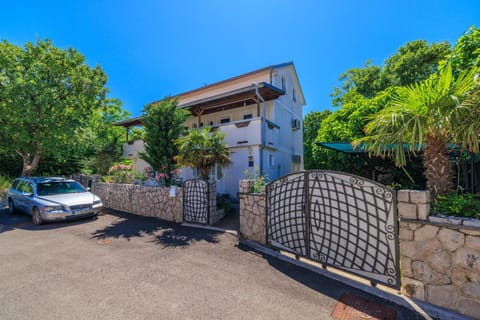 Facade/entrance, Parking