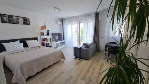 Bed, Living room, Seating area