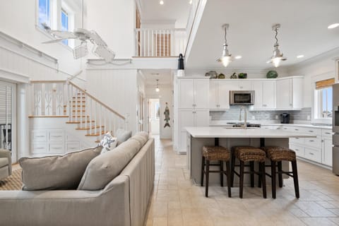 Crawling Distance Beach House House in Ono Island