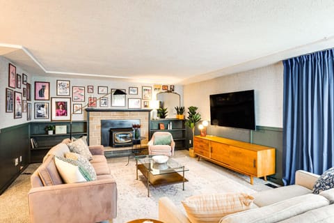 Vibrant Tacoma Retreat, Near Point Defiance Park! House in Tacoma