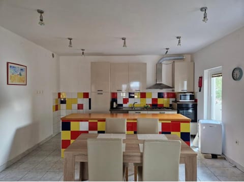 Kitchen or kitchenette, Seating area, Dining area, dishwasher, oven, stove