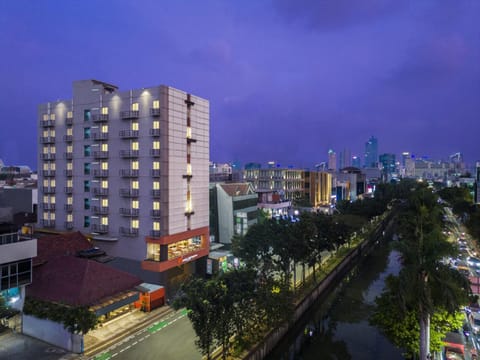 Property building, Facade/entrance