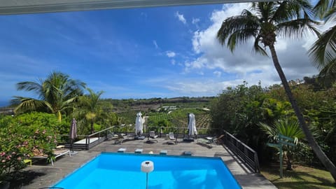 Day, Swimming pool