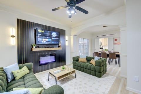 Communal lounge/ TV room, Communal lounge/ TV room, TV and multimedia, Living room, Seating area, Dining area, Evening entertainment, fireplace