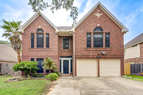 Property building, Neighbourhood, Parking