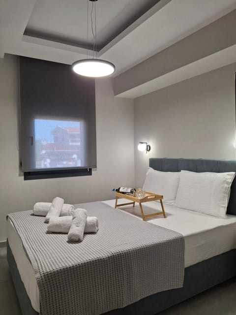 Bed, towels