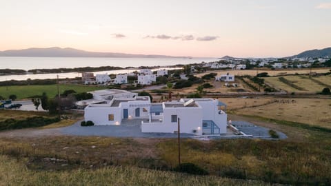 Property building, Neighbourhood, Natural landscape, Bird's eye view, Mountain view, Sea view, Location, Sunset