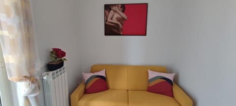 Living room, Decorative detail, Seating area