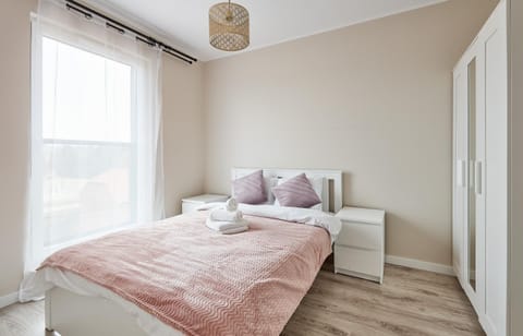 Bed, Photo of the whole room, Bedroom, towels, wardrobe