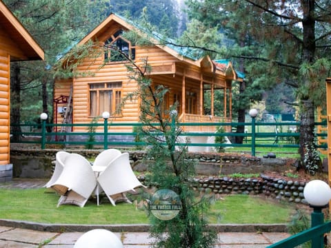 Property building, Patio, Day, Natural landscape, Garden, Garden view