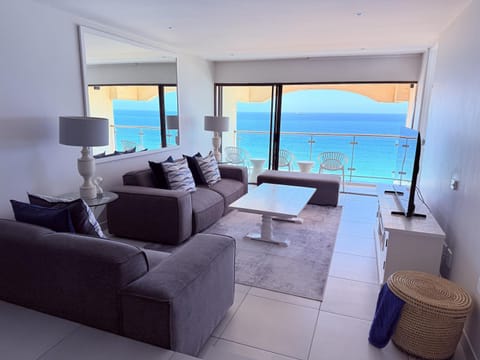 Day, Natural landscape, TV and multimedia, View (from property/room), Balcony/Terrace, Living room, Lounge or bar, Seating area, Beach, Beach, Sea view, Sunrise, Sunset, Family, Family, Family, furniture, furniture, internet, internet, internet, towels, towels, elevator, air conditioner, air conditioner