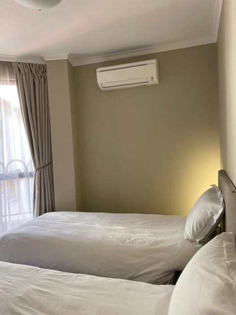 Bedroom, air conditioner
