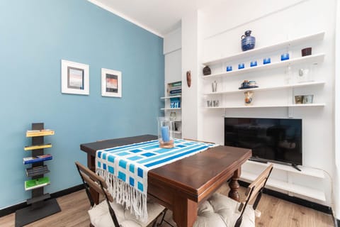 TV and multimedia, Living room, Seating area, Dining area